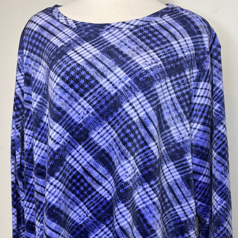 D&co.  Elegant Blue Plaid velour Tunic Top - Picture 3 of 8